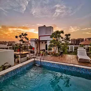 sahibs-the-lighthouse.agrahotelsindia.net/